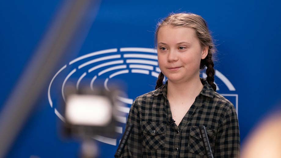 Greta Thunberg parla del cambiamento climatico al parlamento europeo